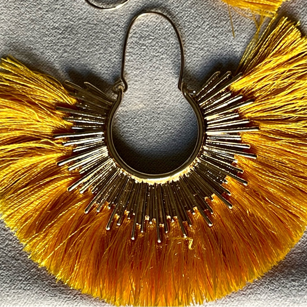 Yellow statement earrings - Picture 5 of 7